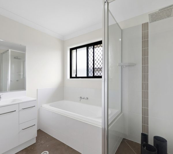 9 Hinkler Court, Rural View, QLD 4740 AUS