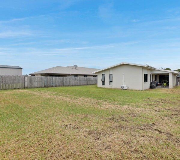 9 Hinkler Court, Rural View, QLD 4740 AUS