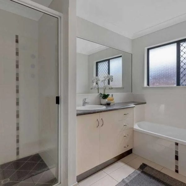 29 Stuart Hindle Drive, Mount Pleasant, QLD 4740 AUS