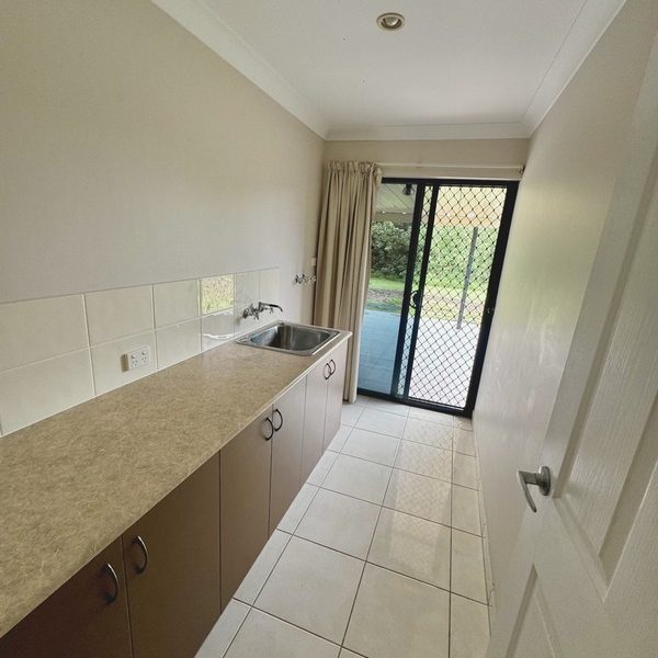 8 Cod Place, Andergrove, QLD 4740 AUS